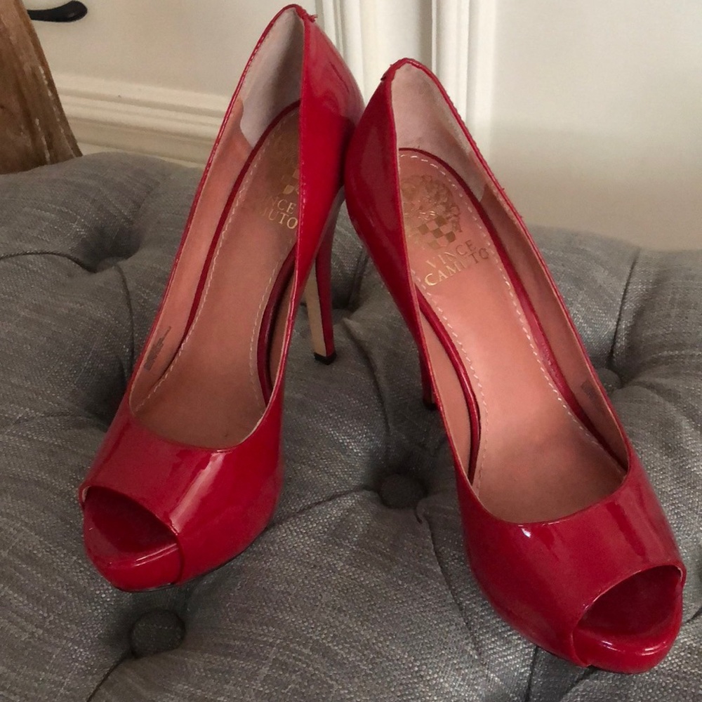 Red Vince Camuto size 5.5 B